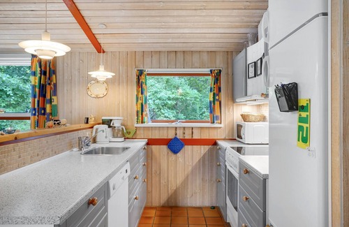Fjellerup Strand House | Awesome home in Glesborg with WiFi