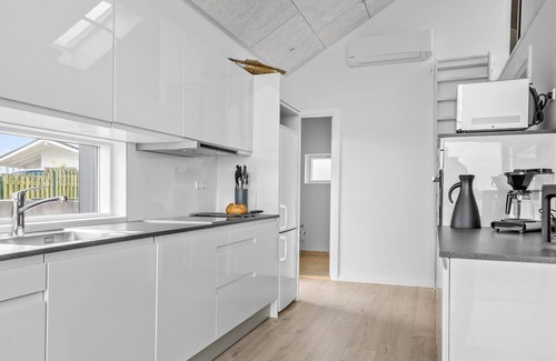 Hejlsminde Strand House | Awesome home in Hejls