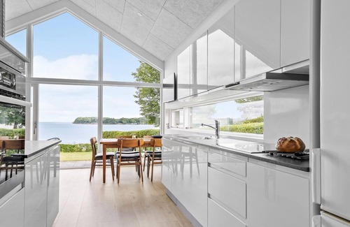 Hejlsminde Strand House | Awesome home in Hejls