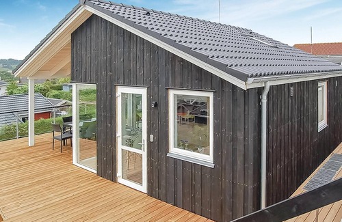 Hejlsminde Strand House | Awesome home in Hejls with kitchen