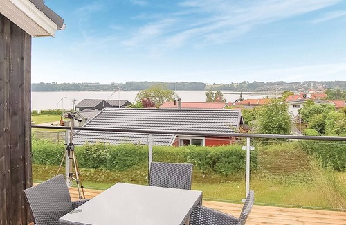 Hejlsminde Strand House | Awesome home in Hejls with kitchen