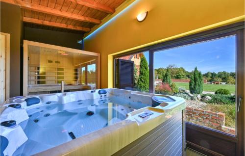 Lekenik House | Awesome Home In Brezane Lekenicke