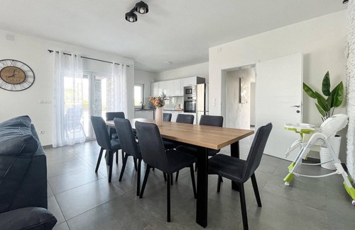 Murvica House | Awesome home in Murvica Zadar