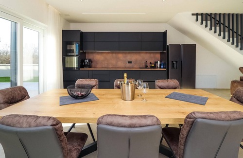 Kruncici House | Awesome home in Medaki with kitchen