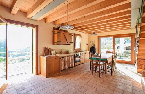 Venegazzu House | Awesome home in Miane with WiFi