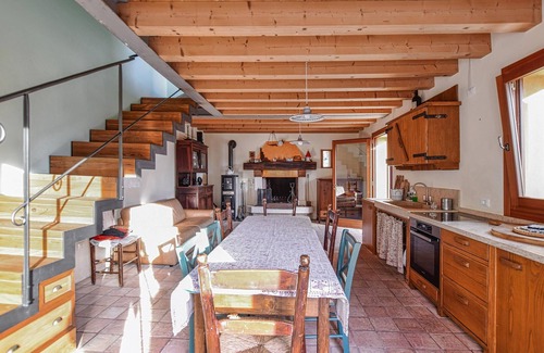 Venegazzu House | Awesome home in Miane with WiFi