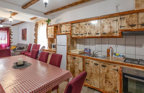 Brestovac House | Awesome home in Novo Zvecevo with sauna
