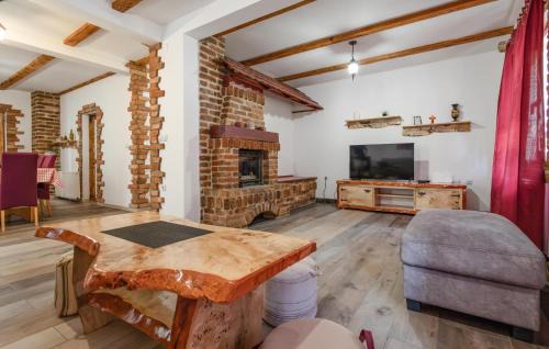 Brestovac House | Awesome Home In Novo Zvecevo With Sauna