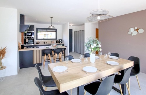 Puy-Saint-Martin House | Awesome home in Puy St Martin