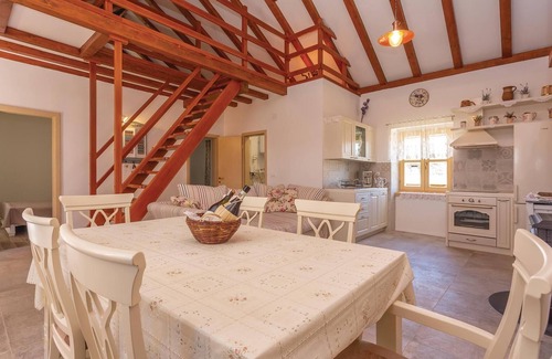 Drnis House | Awesome home in Pakovo Selo with WiFi