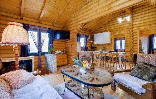 Petrinja House | Awesome Home In Petrinja With Sauna