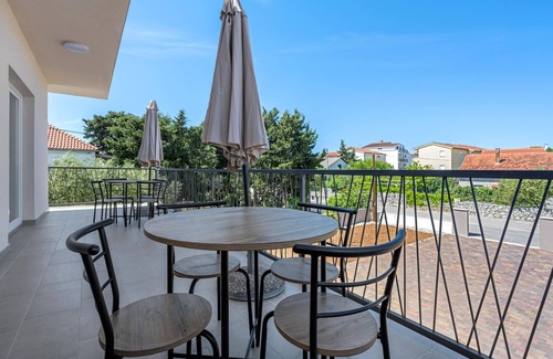 Pirovac House | Awesome home in Pirovac with kitchen