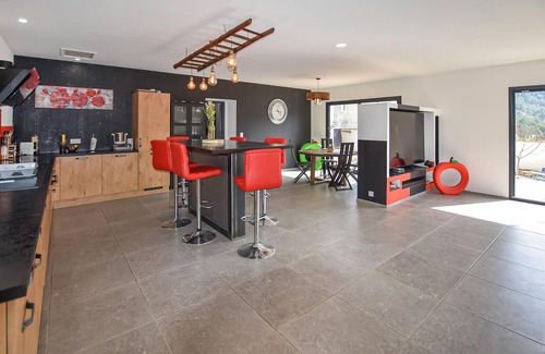 Propiac House | Awesome home in Propiac with WiFi