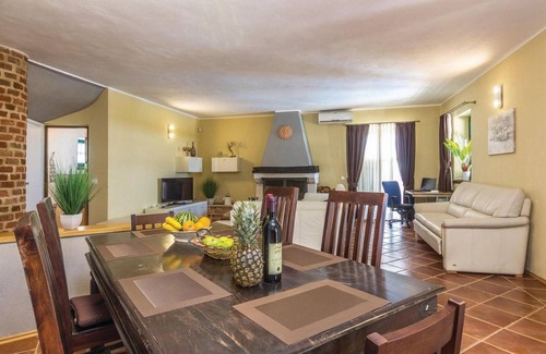 Mofardini House | Awesome home in Radetici