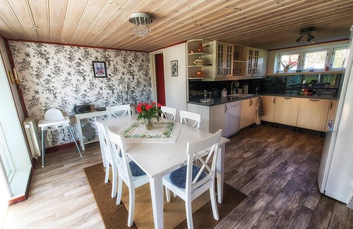 Stjarnhov House | Awesome home in Stjänrhov with WiFi