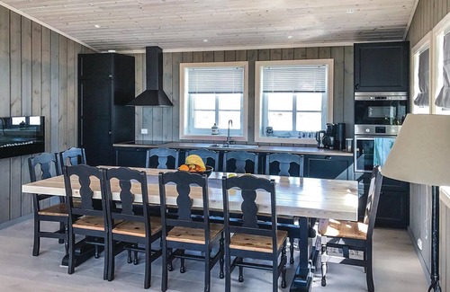 Nissedal House | Awesome home in Treungen with sauna