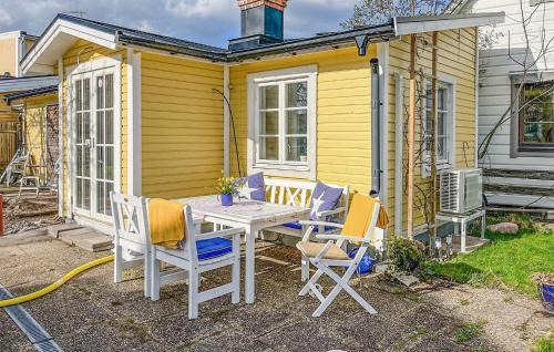 Peru-Lidhem House | Awesome Home In Västervik With Kitchen