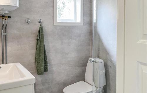Peru-Lidhem House | Awesome Home In Västervik With Kitchen