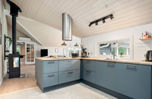 Marielyst House | Awesome home in Væggerløse with sauna
