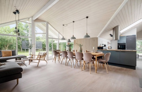 Marielyst House | Awesome home in Væggerløse with sauna