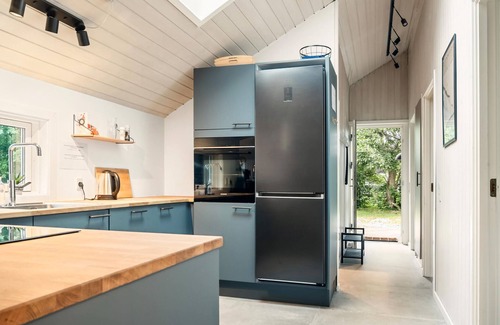 Marielyst House | Awesome home in Væggerløse with sauna