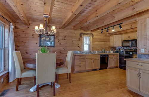 Rutherfordton Cabin | AWESOME Pet Friendly Cabin - 7 Minutes To Tryon International - Sleeps 5