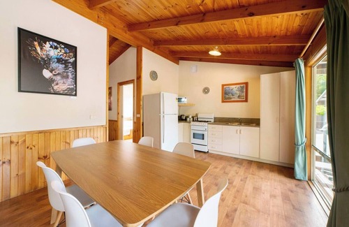 Halls Gap House | Awonga Cottages - Protea 2Br