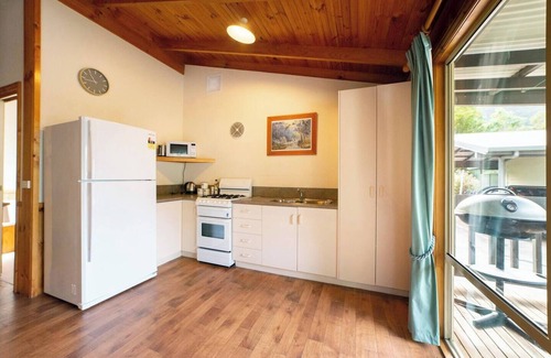 Halls Gap House | Awonga Cottages - Protea 2Br