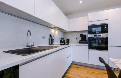 Birmingham City Centre Apartment | Axium City Suite , Close to the Station, Superfast Wi-Fi, Up to 6 Guests