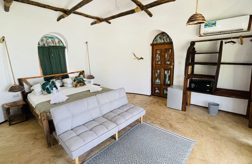 Mkunguni Hotel | Aya Beach - Breath Taking Sunsets & Tranquil Atmosphere