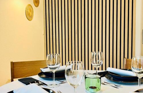 Marburg Apartment | AyCatcherHomes - Top Lage I 4 Personen I Zentral I Altstadt Marburg I Nähe Fluss Lahn I Boutique Apartment PERA