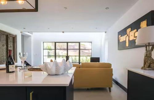Aylesford House | Aylesford-House-Sleeps 2 & 1 infant-Parking-Garden