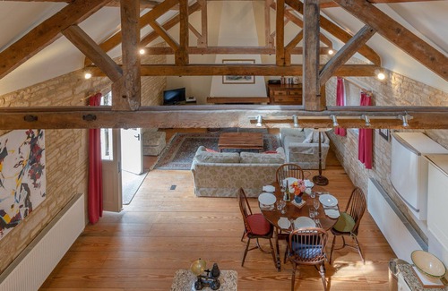Bourton Cottage | Aylworth Manor Granary - sleeps 4 guests in 2 bedrooms