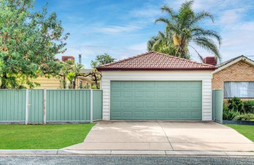 Echuca House | Ayr House - Echuca Holiday Homes