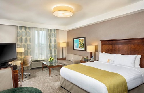 Platinum Triangle Hotel | Ayres Hotel Anaheim