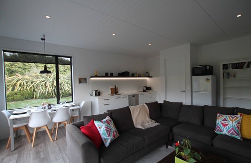Speargrass Flat Cottage | Ayrshire Cottage - luxury modern rural private retreat