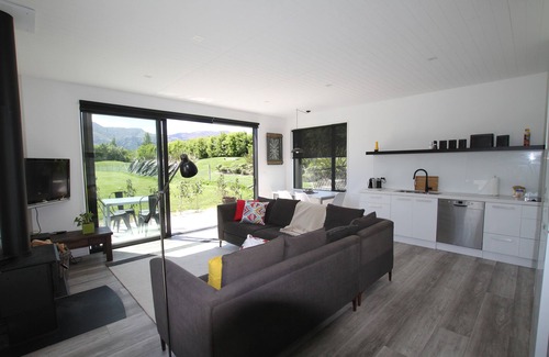 Speargrass Flat Cottage | Ayrshire Cottage - luxury modern rural private retreat