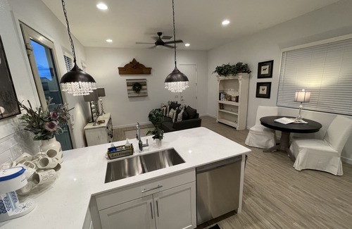 Buckeye House | AZ SUNSHINE CASITA-25 min to Airport~CLEAN~PRIVATE 1B&1B-Outdoor Space-BBQ-Golf