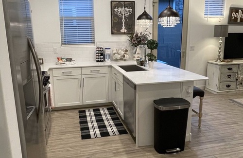 Buckeye House | AZ SUNSHINE CASITA-25 min to Airport~CLEAN~PRIVATE 1B&1B-Outdoor Space-BBQ-Golf