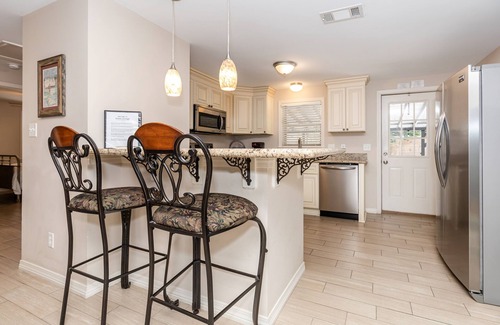 Biloxi Cottage | Azalea Cottage - Ocean Springs perfect location! 3 blocks to beach & downtown!
