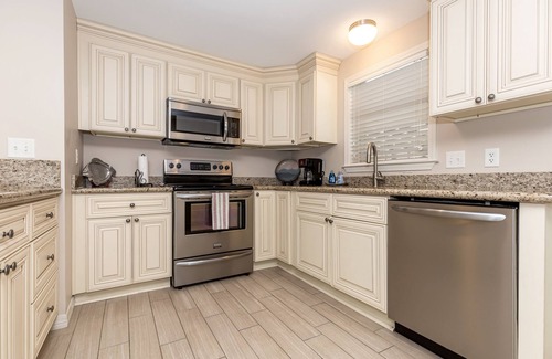 Biloxi Cottage | Azalea Cottage - Ocean Springs perfect location! 3 blocks to beach & downtown!