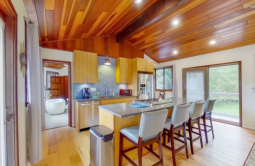 McKinleyville House | Azalea Reserve Upstairs Suite