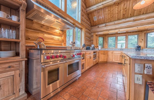 Lake Norman of Catawba Cabin | Azalea Retreat by AvantStay | Sleeps 34 & Pool