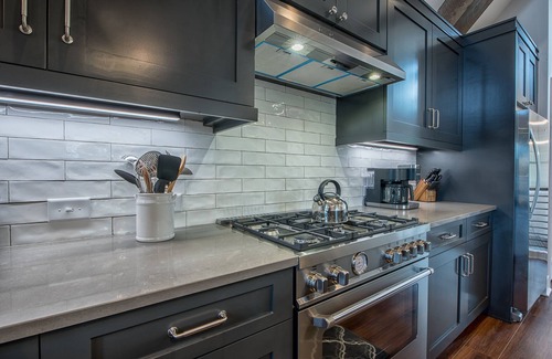Lake Norman of Catawba House | Azalea Retreat - The Cottage by AvantStay | Pool
