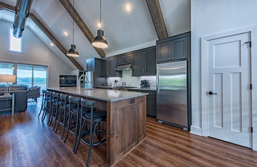 Lake Norman of Catawba House | Azalea Retreat - The Cottage by AvantStay | Pool