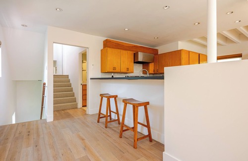 Venice Apartment | Azul Loft 5min walk to beach with parking