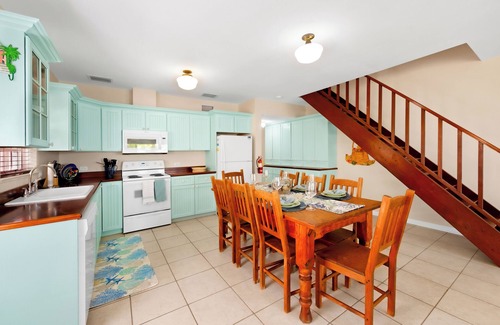North Side House | Azure Breeze #4, Beachfront, White Sand, Bikes, Kayak, Snorkel Gear, Rum Point!