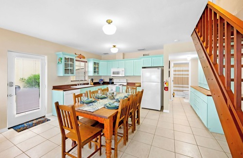 North Side House | Azure Breeze #4, Beachfront, White Sand, Bikes, Kayak, Snorkel Gear, Rum Point!