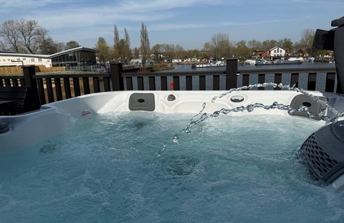 Great Billing Cabin | Azure Horizons - Retreat Hot Tub Glamping Pod 04