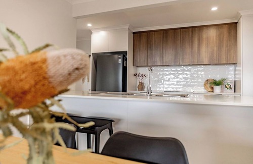 Bicheno Apartment | Azure Retreat - Spacious & Convenient